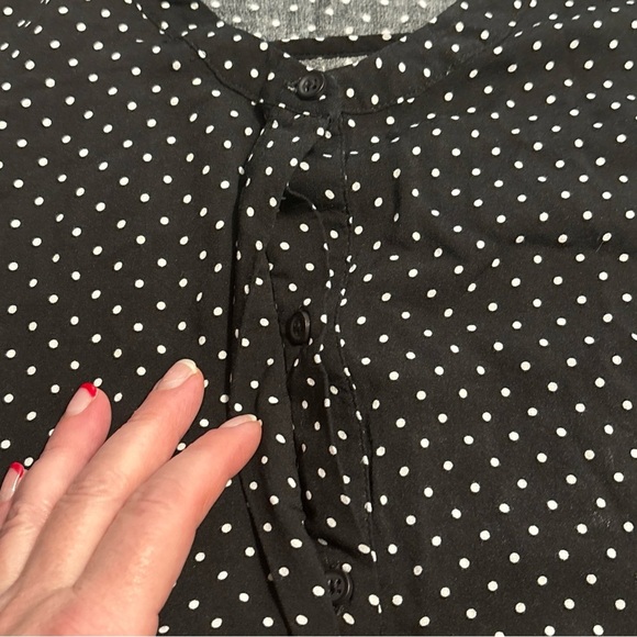 Old Navy Tunic Shirt Women's Black White Polka Dot‎ Long Sleeve Blouse Rayon SzM - Picture 4 of 10